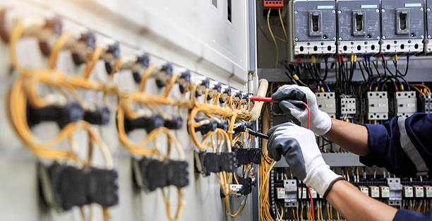 Professional Electrician technician working in Rockcreek, OR